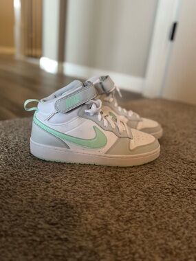 Nike Court Borough Mid 2 'Pure Platinum Mint Foam  Size 7Y - women’s 8.5